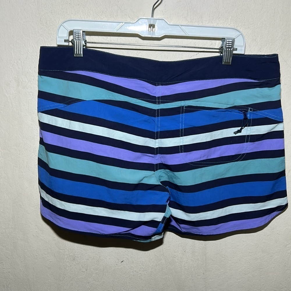 Patagonia Women’s Wavefarer® Boardshorts - 5"" Size 12 NWT - Picture 3 of 8